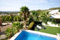 View and swimming pool