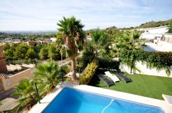 View and swimming pool